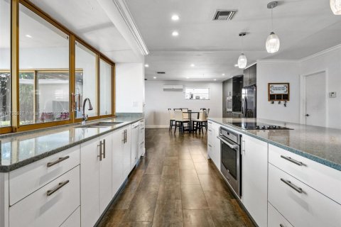 Casa en venta en Hollywood, Florida, 4 dormitorios, 226.5 m2 № 1991839 - foto 10