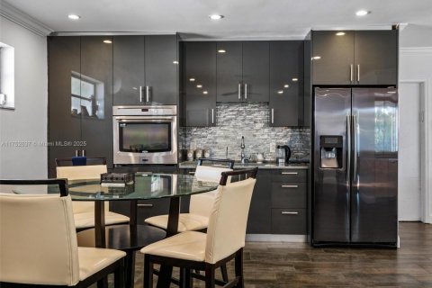 Casa en venta en Hollywood, Florida, 4 dormitorios, 226.5 m2 № 1991839 - foto 18