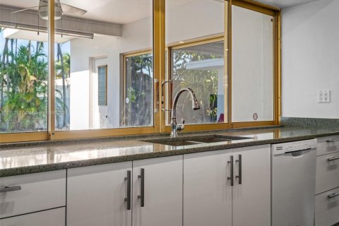 Casa en venta en Hollywood, Florida, 4 dormitorios, 226.5 m2 № 1991839 - foto 11