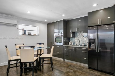 Casa en venta en Hollywood, Florida, 4 dormitorios, 226.5 m2 № 1991839 - foto 14