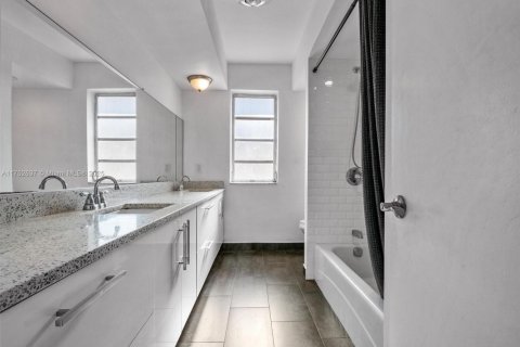 Casa en venta en Hollywood, Florida, 4 dormitorios, 226.5 m2 № 1991839 - foto 22