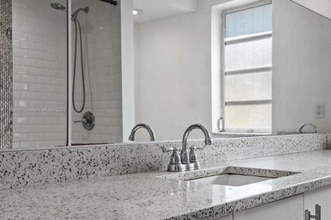 Casa en venta en Hollywood, Florida, 4 dormitorios, 226.5 m2 № 1991839 - foto 23