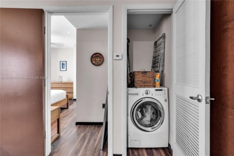 Condominio en venta en Miami Beach, Florida, 1 dormitorio, 56.95 m2 № 2022432 - foto 13