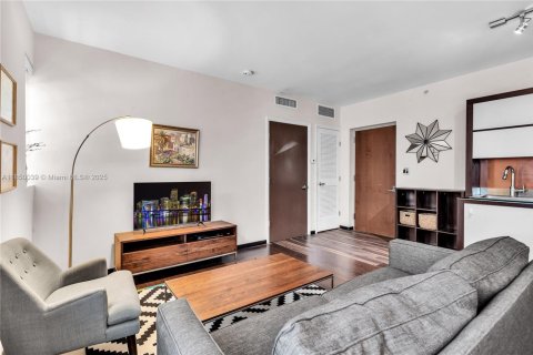 Condominio en venta en Miami Beach, Florida, 1 dormitorio, 56.95 m2 № 2022432 - foto 3