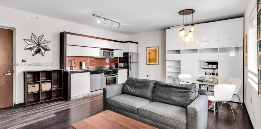 Condominio en Miami Beach, Florida, 1 dormitorio  № 2022432
