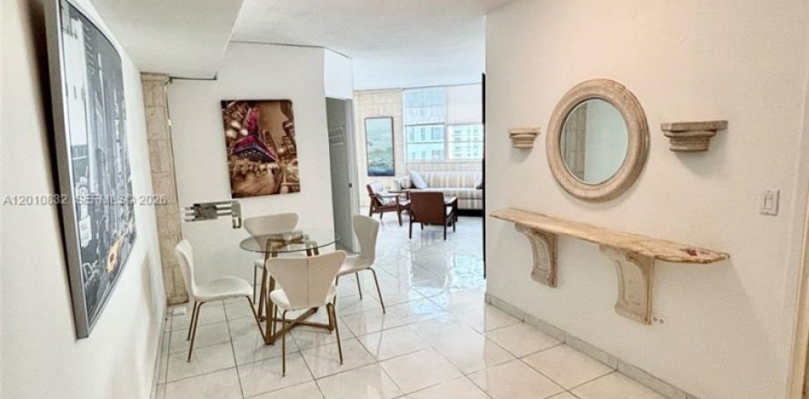 Apartment in Miami, Florida 3 bedrooms, 91.97 sq.m. № 2076535