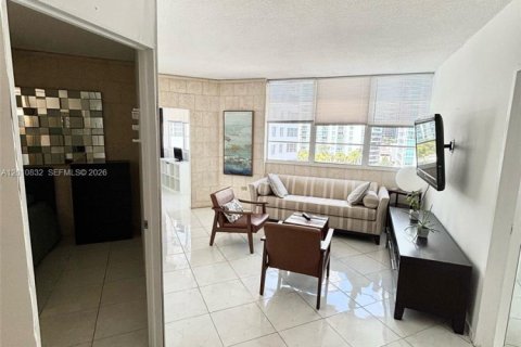 Apartment in Miami, Florida 3 bedrooms, 91.97 sq.m. № 2076535 - photo 11