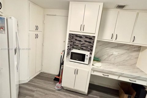 Apartment in Miami, Florida 3 bedrooms, 91.97 sq.m. № 2076535 - photo 9