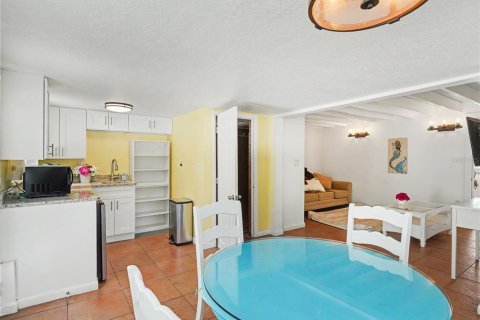 Купить виллу или дом в Сарасота, Флорида 6 комнат, 184.78м2, № 2205632 - фото 10