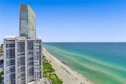 Condo in Sunny Isles Beach, Florida, 2 bedrooms  № 2056757 - photo 2