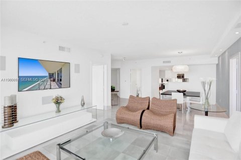 Condo in Sunny Isles Beach, Florida, 2 bedrooms  № 2056757 - photo 11