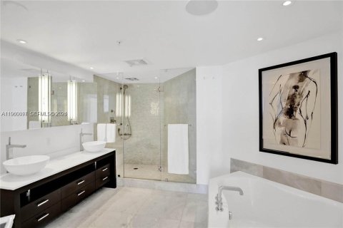 Condo in Sunny Isles Beach, Florida, 2 bedrooms  № 2056757 - photo 28