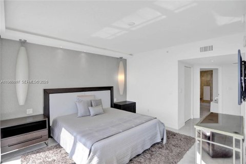Condo in Sunny Isles Beach, Florida, 2 bedrooms  № 2056757 - photo 23