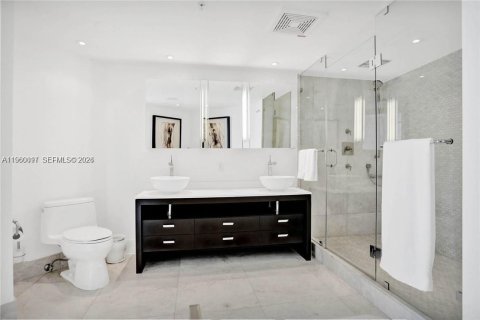 Condo in Sunny Isles Beach, Florida, 2 bedrooms  № 2056757 - photo 27