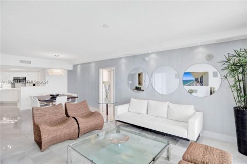 Condo in Sunny Isles Beach, Florida, 2 bedrooms  № 2056757 - photo 10