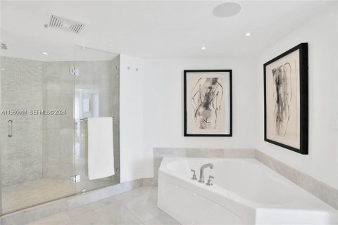 Condo in Sunny Isles Beach, Florida, 2 bedrooms  № 2056757 - photo 29