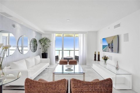 Condo in Sunny Isles Beach, Florida, 2 bedrooms  № 2056757 - photo 4