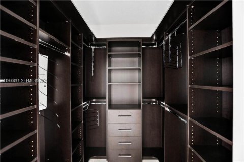 Condo in Sunny Isles Beach, Florida, 2 bedrooms  № 2056757 - photo 26