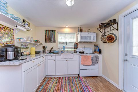 Commercial property in Bradenton, Florida 7 bedrooms, 352.1 sq.m. № 1735204 - photo 12
