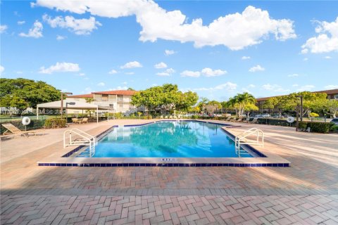 Condo in Pembroke Pines, Florida, 2 bedrooms  № 2090096 - photo 21