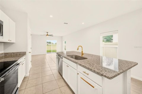 House in Zephyrhills, Florida 3 bedrooms, 139.35 sq.m. № 2427364 - photo 11