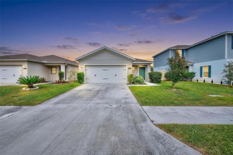 House in Zephyrhills, Florida 3 bedrooms, 139.35 sq.m. № 2427364