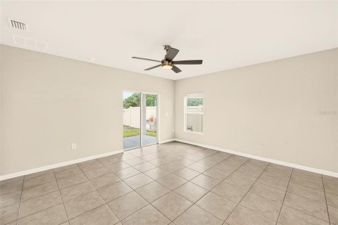 House in Zephyrhills, Florida 3 bedrooms, 139.35 sq.m. № 2427364 - photo 14