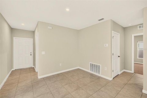 House in Zephyrhills, Florida 3 bedrooms, 139.35 sq.m. № 2427364 - photo 6