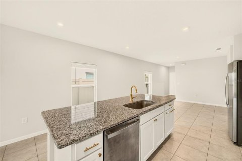 House in Zephyrhills, Florida 3 bedrooms, 139.35 sq.m. № 2427364 - photo 9