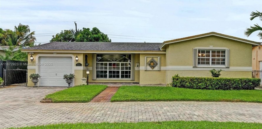 Villa ou maison à Miramar, Floride 3 chambres, 154.03 m2 № 1896021