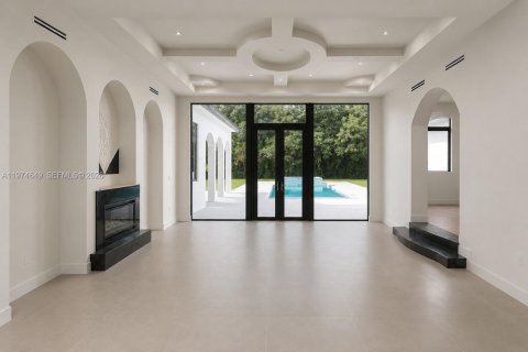 House in Weston, Florida 6 bedrooms, 689.43 sq.m. № 2180004 - photo 12