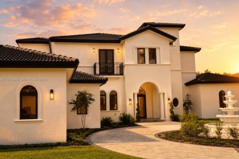 House in Weston, Florida 6 bedrooms, 689.43 sq.m. № 2180004 - photo 3