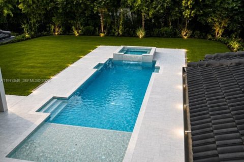 House in Weston, Florida 6 bedrooms, 689.43 sq.m. № 2180004 - photo 30