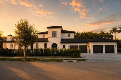 House in Weston, Florida 6 bedrooms, 689.43 sq.m. № 2180004 - photo 6