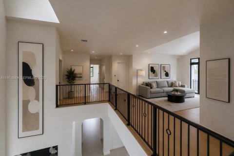 House in Weston, Florida 6 bedrooms, 689.43 sq.m. № 2180004 - photo 24