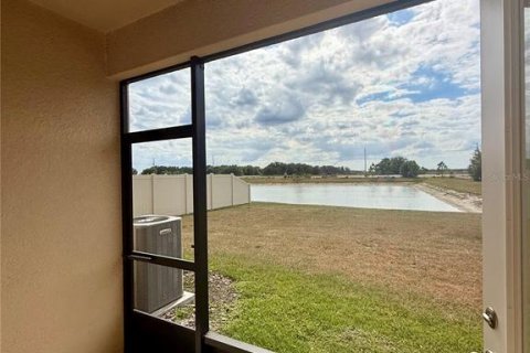 Touwnhouse à louer à San Antonio, Floride: 2 chambres, 150.04 m2 № 2111216 - photo 8