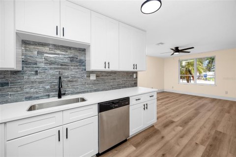 Casa en venta en Saint Pete Beach, Florida, 3 dormitorios, 133.59 m2 № 2223237 - foto 18