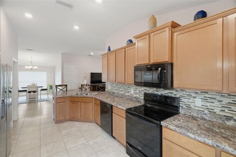 House in Hudson, Florida 4 bedrooms, 169.08 sq.m. № 2236380 - photo 5