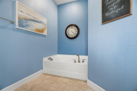 House in Hudson, Florida 4 bedrooms, 169.08 sq.m. № 2236380 - photo 27