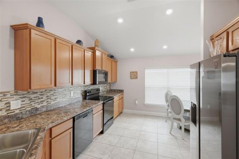 House in Hudson, Florida 4 bedrooms, 169.08 sq.m. № 2236380 - photo 6
