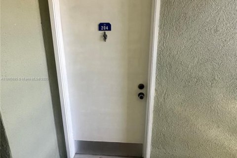 Condominio en alquiler en Miami, Florida, 1 dormitorio, 70.05 m2 № 1950225 - foto 9