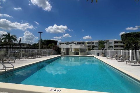Condominio en alquiler en Miami, Florida, 1 dormitorio, 70.05 m2 № 1950225 - foto 11