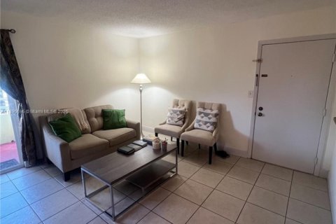 Condominio en alquiler en Miami, Florida, 1 dormitorio, 70.05 m2 № 1950225 - foto 4