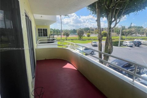 Condominio en alquiler en Miami, Florida, 1 dormitorio, 70.05 m2 № 1950225 - foto 10