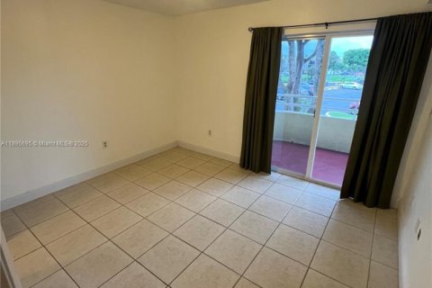 Condominio en alquiler en Miami, Florida, 1 dormitorio, 70.05 m2 № 1950225 - foto 6