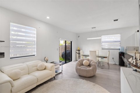 Townhouse in Homestead, Florida 3 bedrooms, 157.47 sq.m. № 2043322 - photo 19