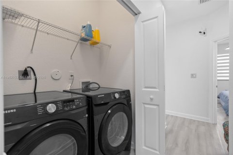 Townhouse in Homestead, Florida 3 bedrooms, 157.47 sq.m. № 2043322 - photo 29