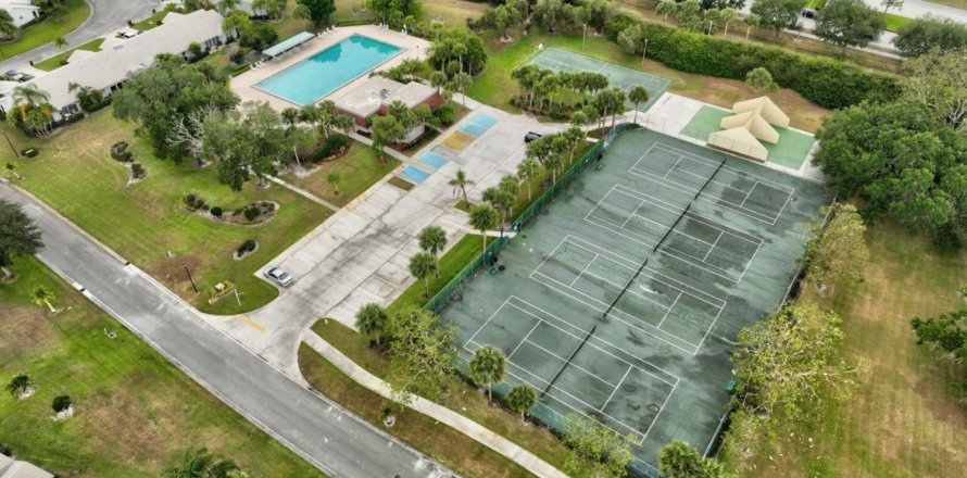 Townhouse in Palm City, Florida 2 bedrooms, 114.83 sq.m. № 1139387
