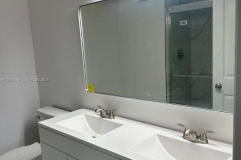 Снять в аренду таунхаус в Уэстон, Флорида 3 спальни, 136.47м2, № 2043741 - фото 11