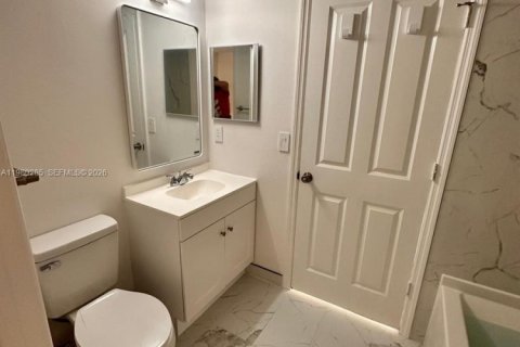 Снять в аренду таунхаус в Уэстон, Флорида 3 спальни, 136.47м2, № 2043741 - фото 16